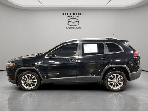 Used 2019 Jeep Cherokee Latitude Plus FWD image 2