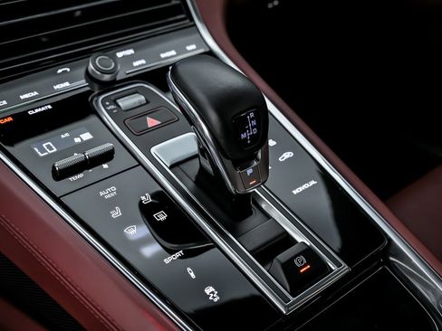 Used 2020 Porsche Panamera image 38