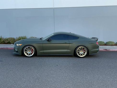 Used 2016 Ford Mustang GT Premium w/ Equipment Group 401A RWD image 3