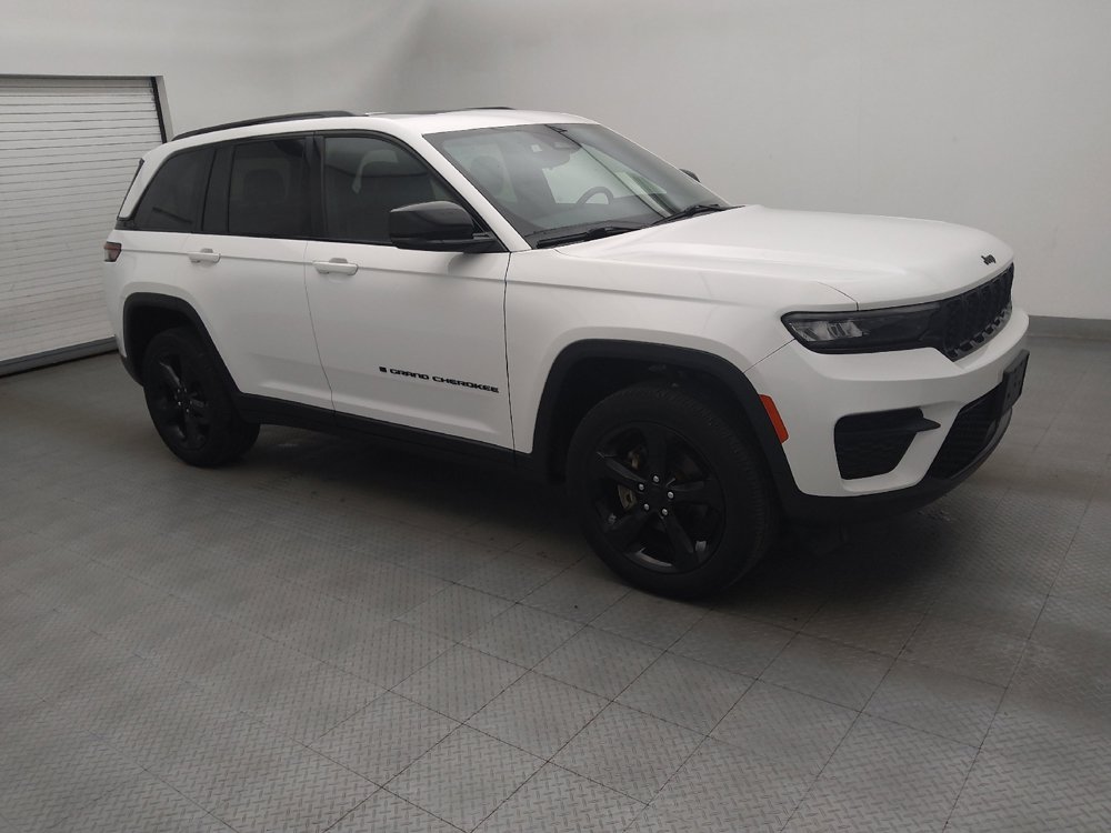 Used 2023 Jeep Grand Cherokee Altitude AWD/4WD image 11