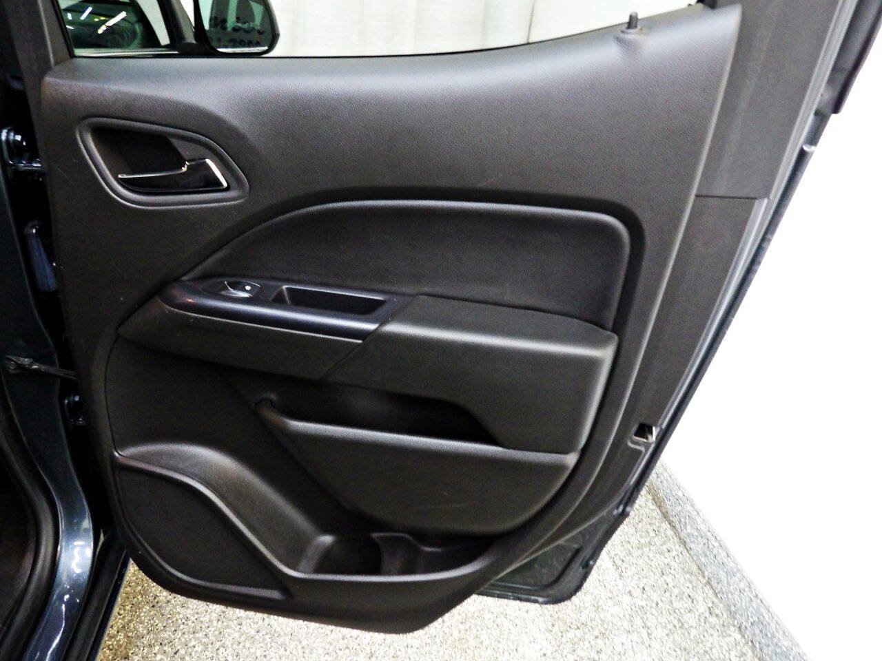 Used 2015 Chevrolet Colorado LT w/ LT Convenience Package AWD/4WD image 12
