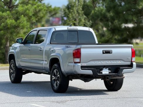 Used 2017 Toyota Tacoma TRD Sport w/ Tow Package RWD image 10