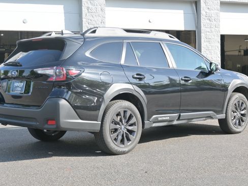 Certified 2025 Subaru Outback Onyx Edition AWD/4WD image 9