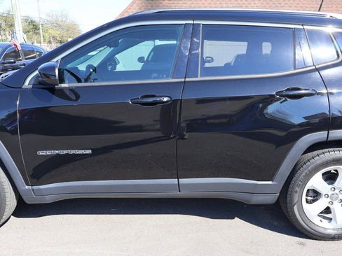 Used 2018 Jeep Compass Latitude FWD image 5