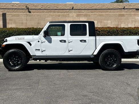 Used 2023 Jeep Gladiator Sport AWD/4WD image 7