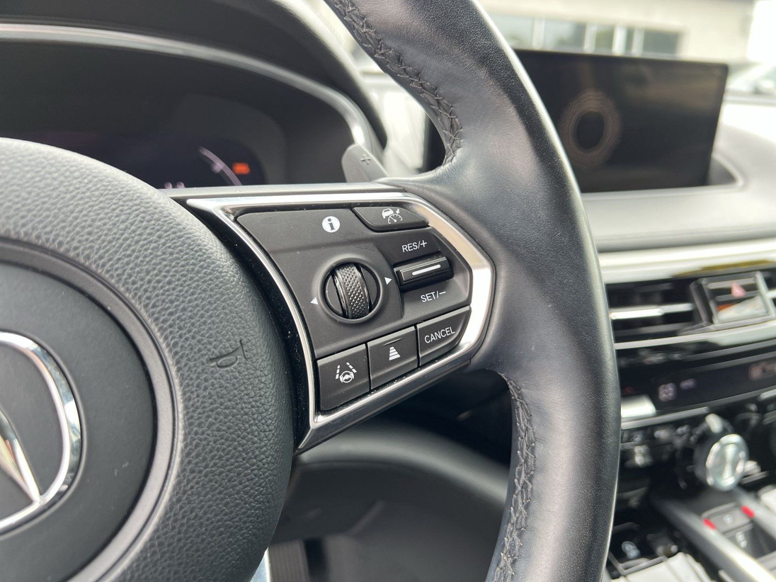 Used 2023 Acura MDX SH-AWD image 29