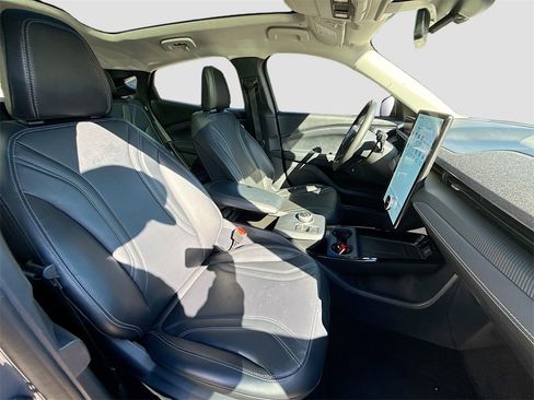 Used 2021 Ford Mustang Mach-E Premium image 30