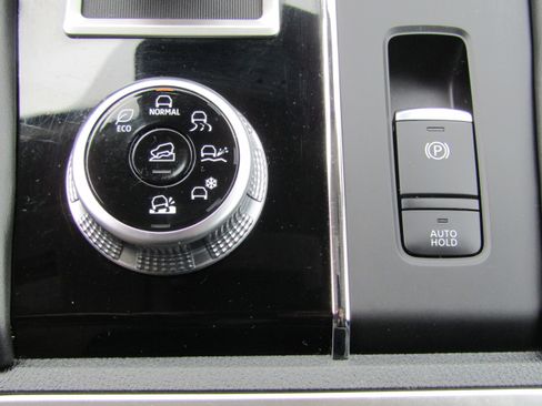 Used 2023 Mitsubishi Outlander SE image 26