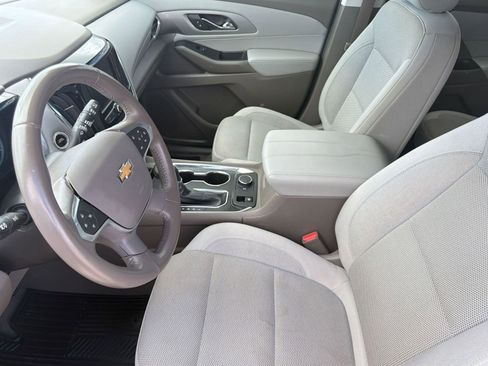 Used 2021 Chevrolet Traverse LT image 16