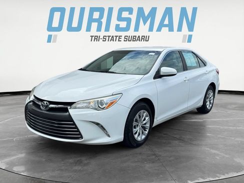 Used 2015 Toyota Camry LE FWD image 2