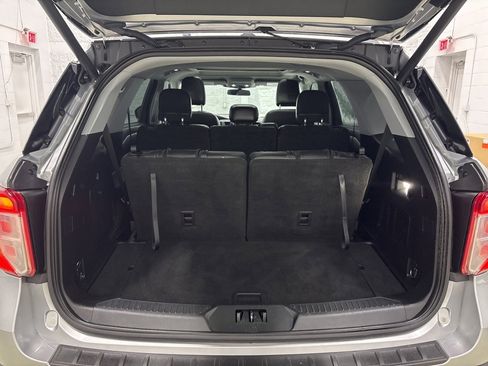 Used 2021 Ford Explorer XLT w/ Equipment Group 202A image 32