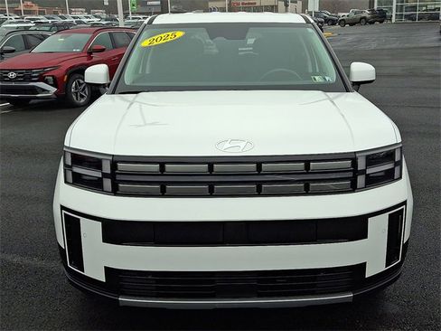 Used 2025 Hyundai Santa Fe SE image 2