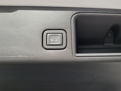 Used 2023 GMC Terrain SLE w/ Driver Convenience Package FWD image 17