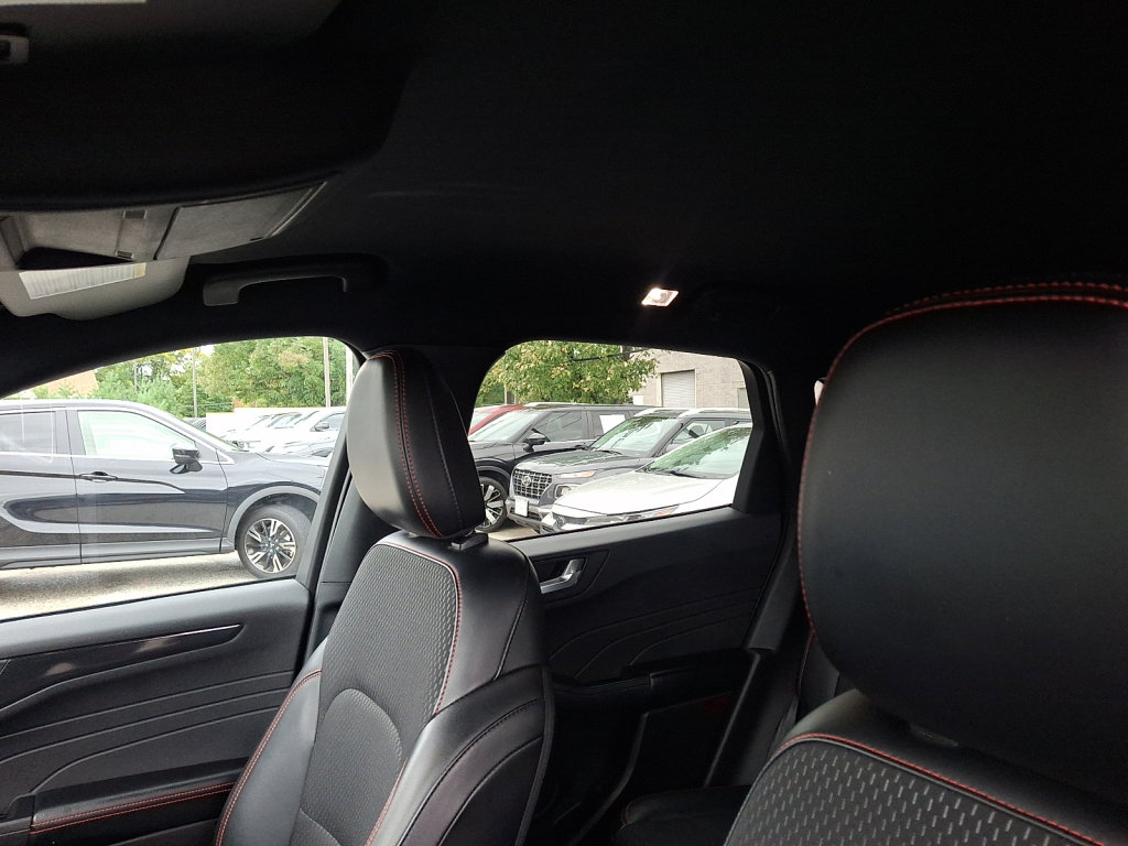 Used 2025 Ford Escape ST-Line FWD image 24