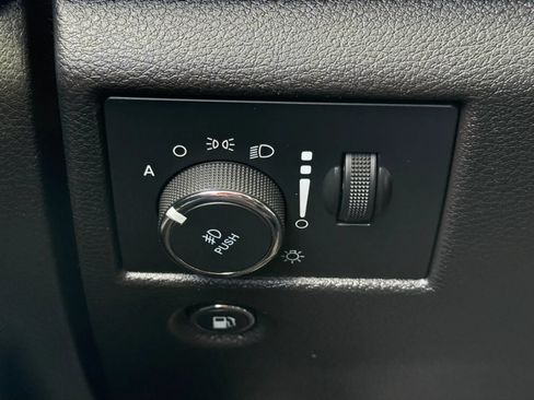 Used 2019 Jeep Grand Cherokee Limited AWD/4WD image 39