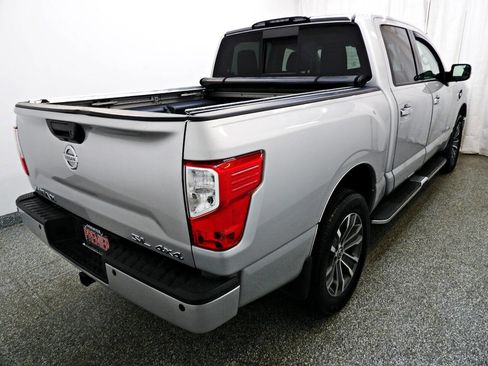 Used 2017 Nissan Titan SL AWD/4WD image 5