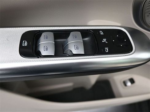 New 2025 Mercedes-Benz GLC 300 image 21