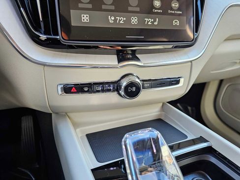 New 2026 Volvo XC60 B5 Ultra w/ Protection Package Premier image 30