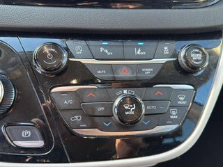 Used 2024 Chrysler Pacifica Touring-L FWD image 19