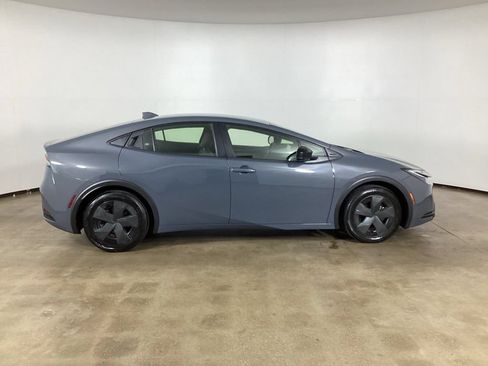 Used 2023 Toyota Prius LE FWD image 4