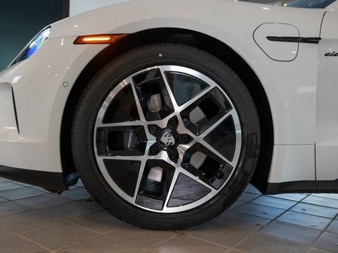 New 2025 Porsche Taycan image 13