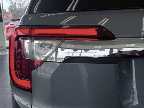 Used 2022 GMC Acadia Denali w/ Denali Ultimate Package FWD image 13