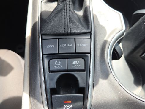 Used 2022 Toyota Camry LE FWD image 25