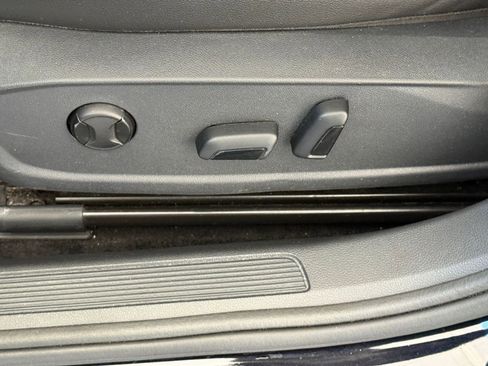 Used 2025 Volkswagen Jetta SE image 23