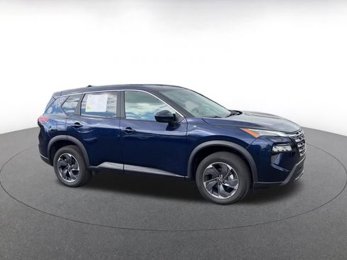 Used 2025 Nissan Rogue SV FWD image 2