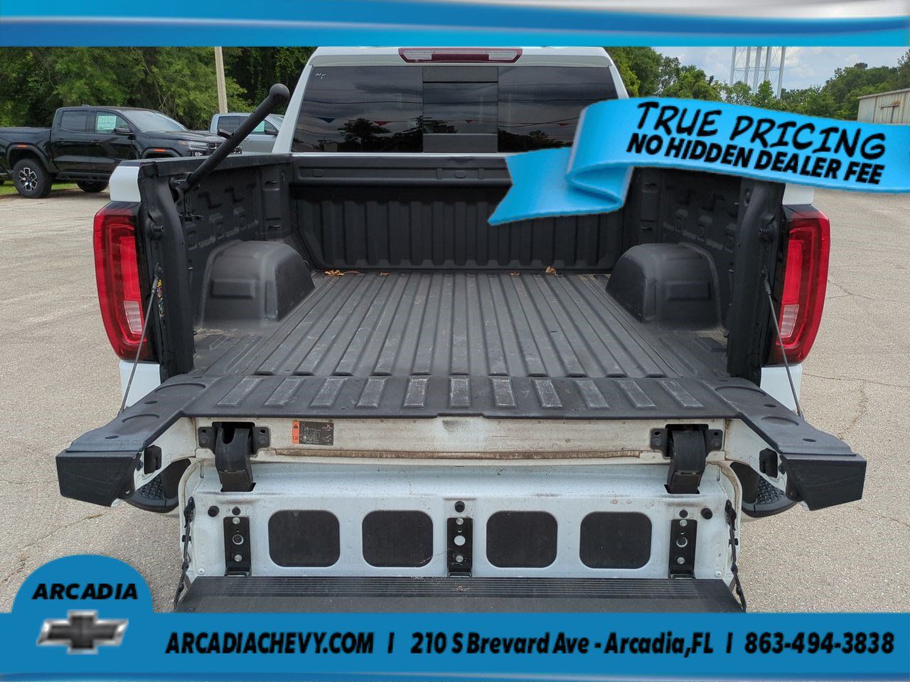 Used 2022 GMC Sierra 1500 SLT w/ SLT Premium Package AWD/4WD image 13