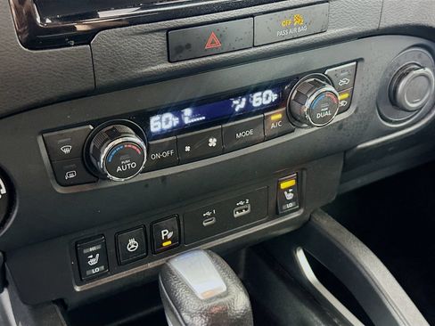 Used 2022 Nissan Frontier SV AWD/4WD image 16