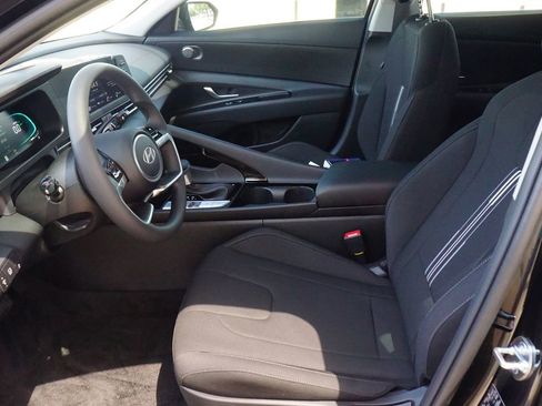 New 2025 Hyundai Elantra Blue image 18