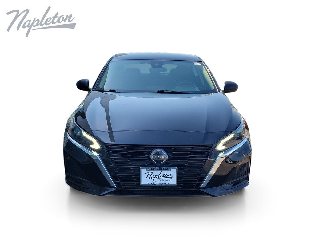 Used 2024 Nissan Altima 2.5 SV FWD image 9