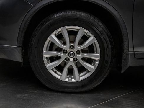 Used 2019 Nissan Rogue SV image 8