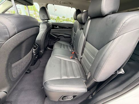 Used 2019 Kia Sorento SX image 19