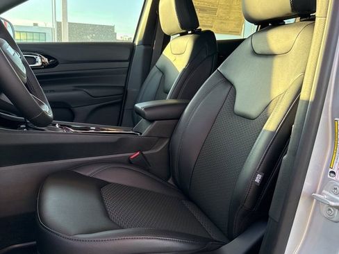 New 2026 Jeep Compass Altitude image 9