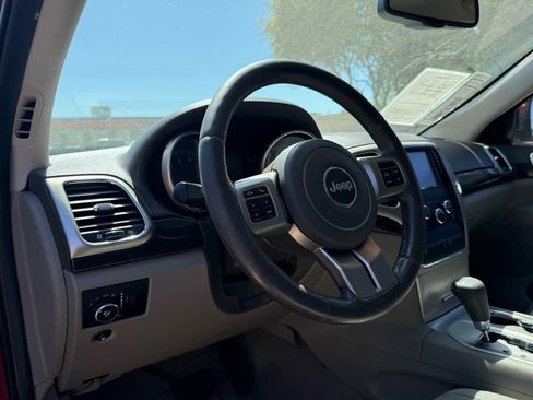 Used 2011 Jeep Grand Cherokee Laredo w/ Security & Convenience Group image 6