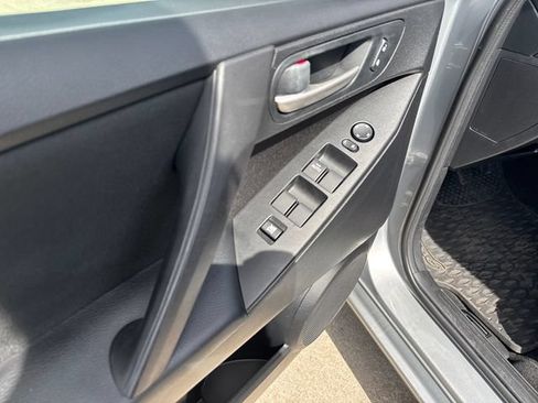Used 2012 MAZDA MAZDA3 i Sport FWD image 11