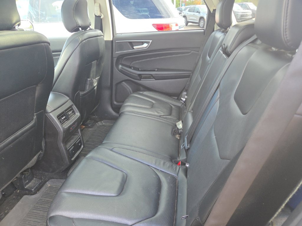 Used 2017 Ford Edge Titanium w/ Equipment Group 302A AWD/4WD image 5