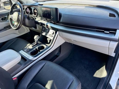 Used 2022 Kia Carnival LX image 38