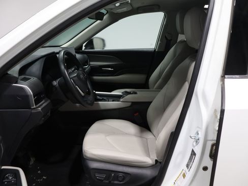 Certified 2024 Toyota Grand Highlander XLE image 10