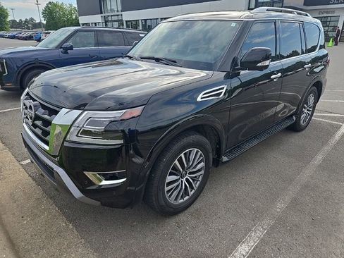 Used 2024 Nissan Armada SL w/ Captain's Chairs Package RWD image 3