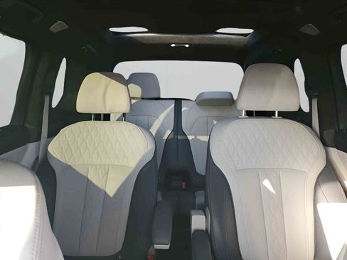 Used 2023 BMW X7 M60i w/ Executive Package image 43