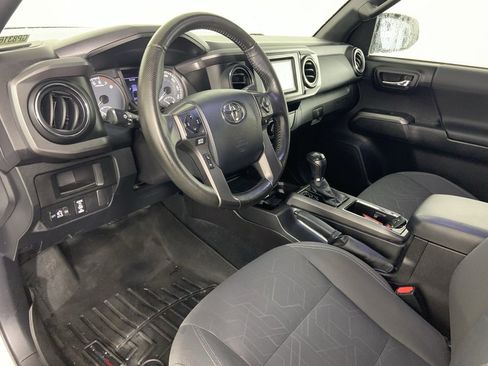 Used 2016 Toyota Tacoma TRD Off-Road image 12