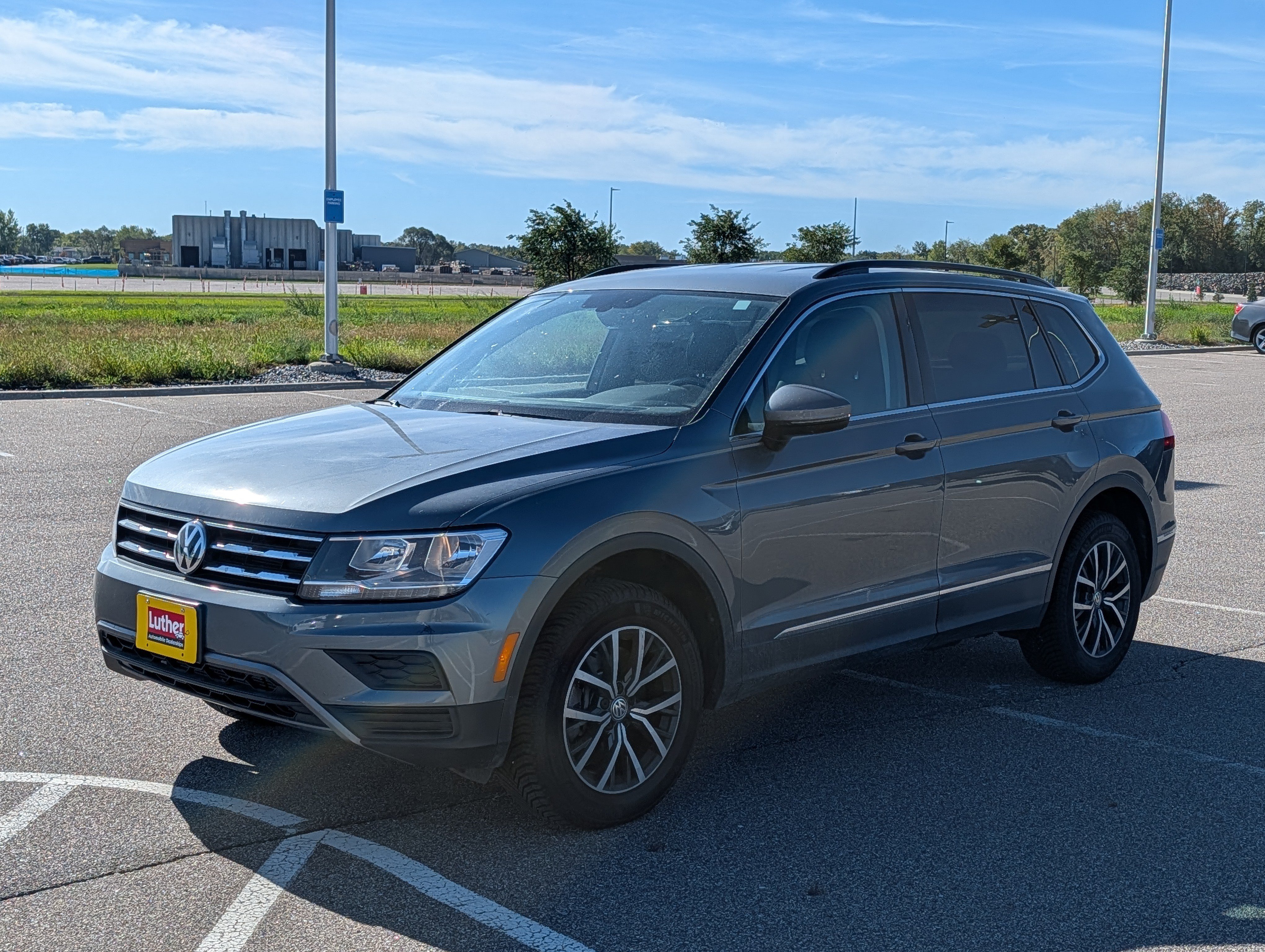 Used 2020 Volkswagen Tiguan SE AWD/4WD image 2
