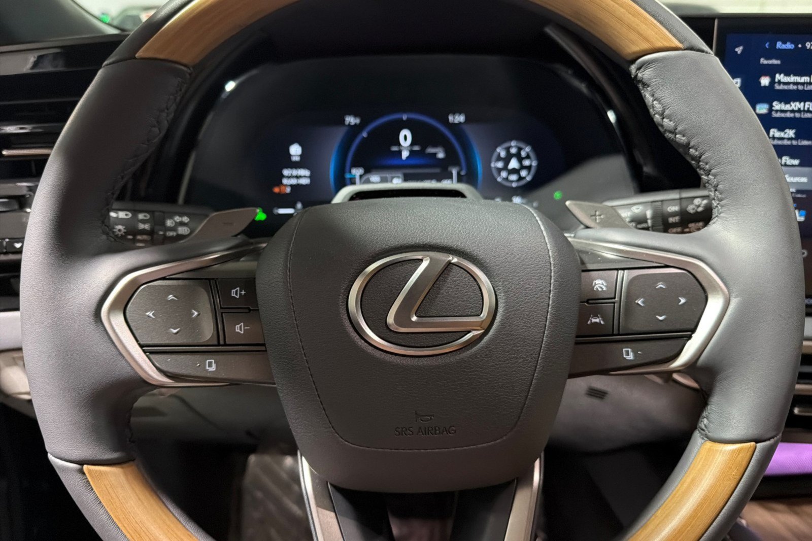 Used 2025 Lexus RX 350 w/ Convenience Package AWD/4WD image 21