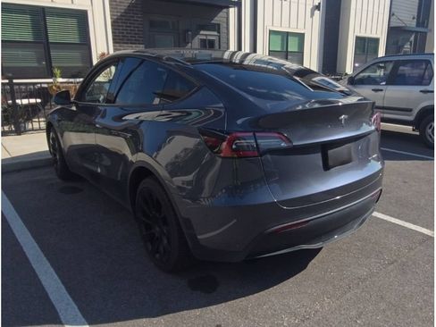 Used 2023 Tesla Model Y Long Range AWD/4WD image 4