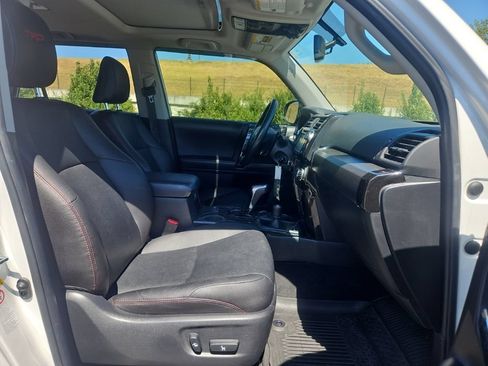 Used 2018 Toyota 4Runner TRD Off-Road Premium AWD/4WD image 12