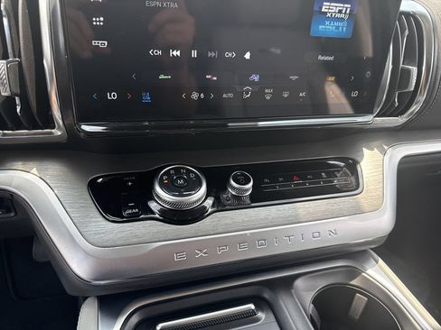 Used 2025 Ford Expedition Max Platinum w/ Driver's Package AWD/4WD image 29