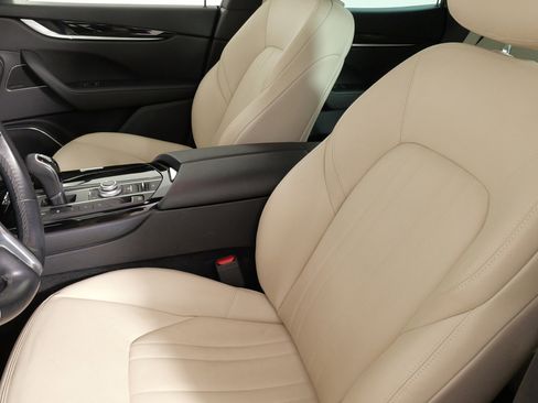 Used 2018 Maserati Levante image 30